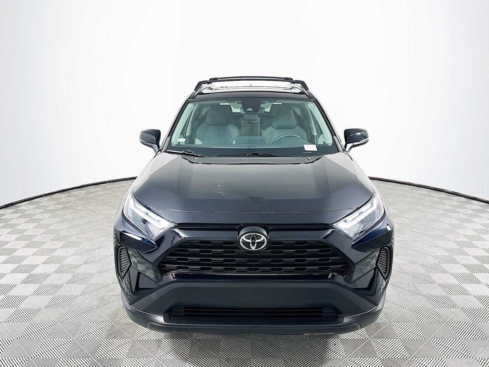 2022 Toyota RAV4 XLE photo 2
