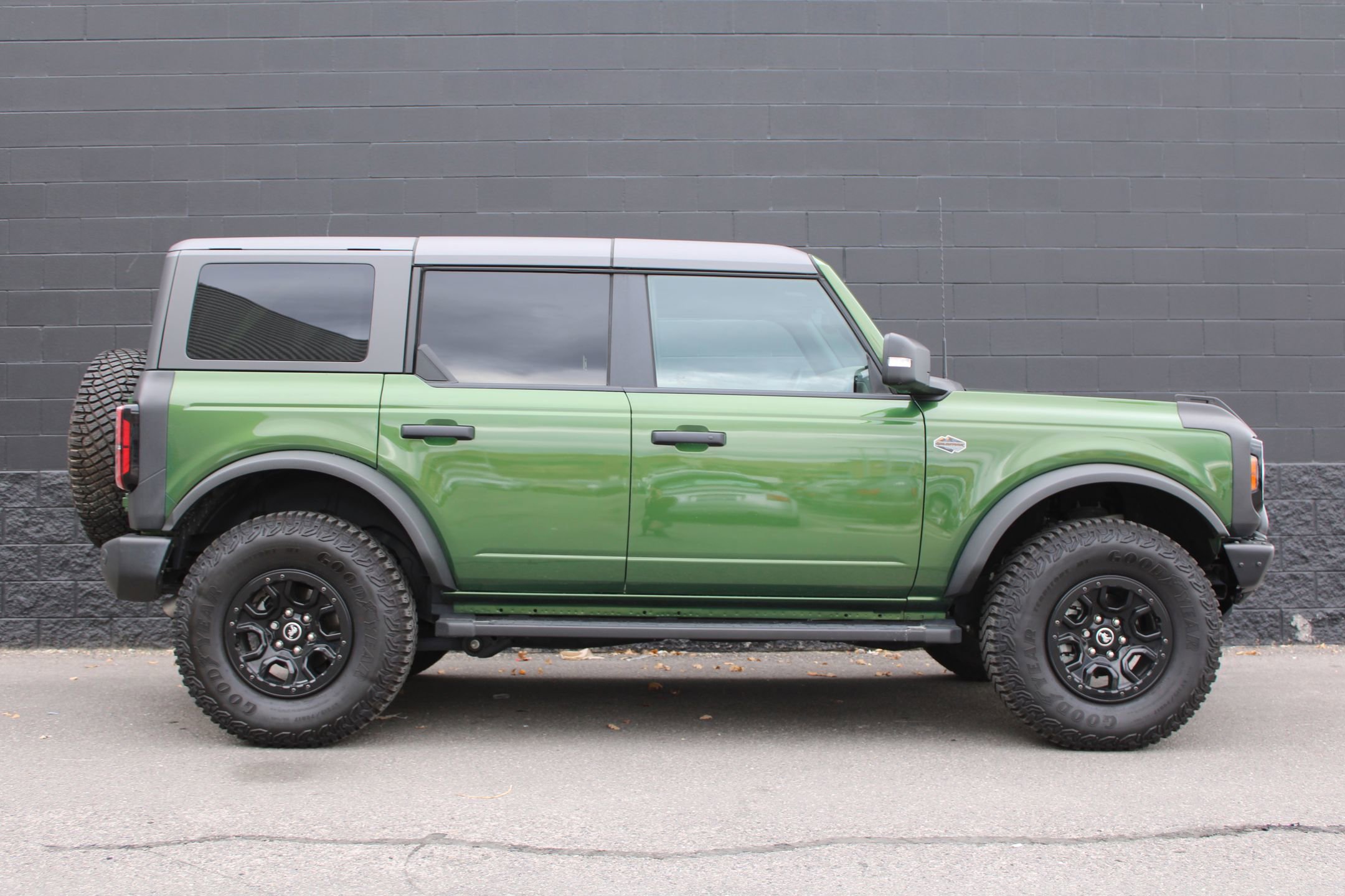 2023 Ford Bronco Base photo 4