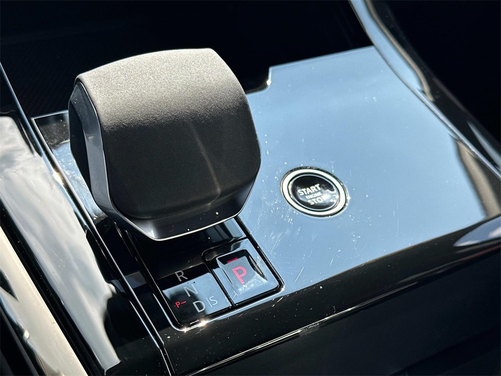 2025 Land Rover Range Rover Sport SE photo 4