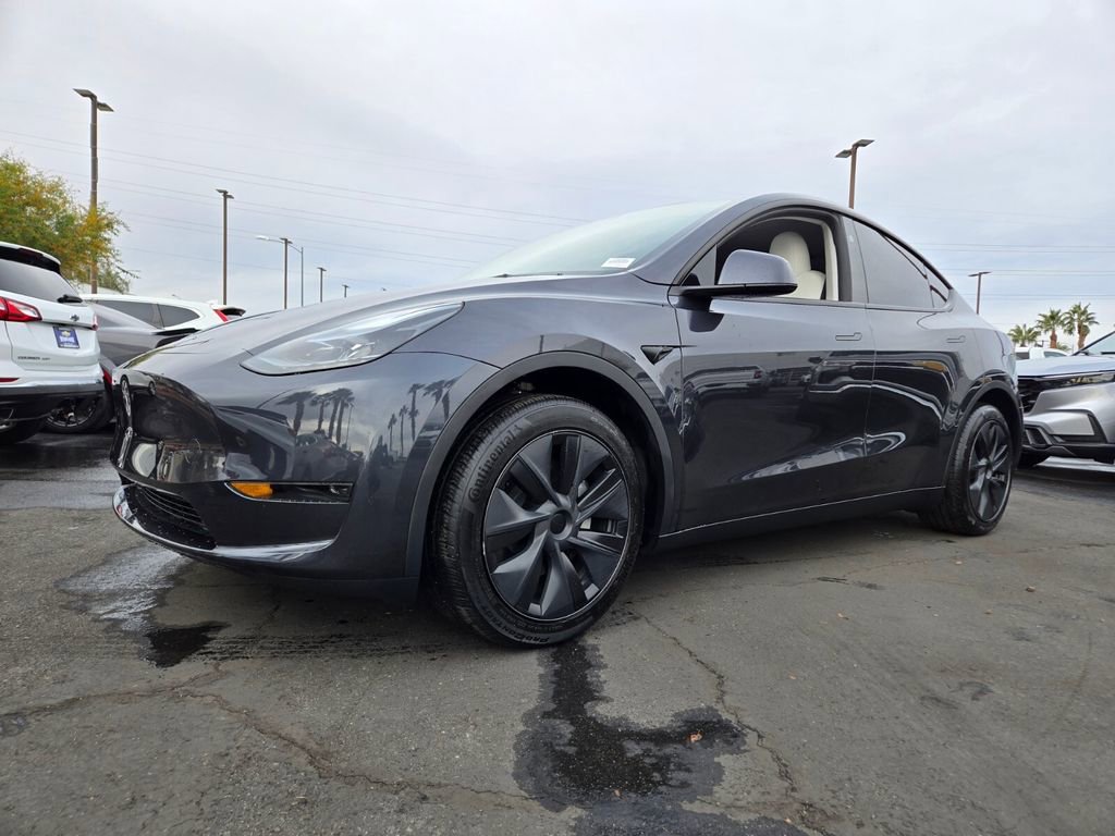 Used 2024 Tesla Model Y Long Range with VIN 7SAYGDED9RF165547 for sale in Henderson, NV