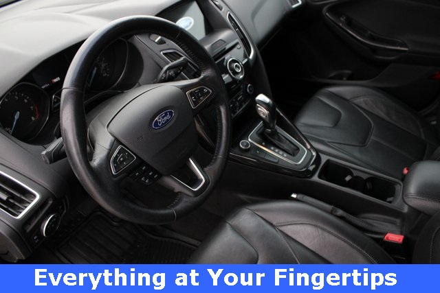 2017 Ford Focus Titanium photo 2