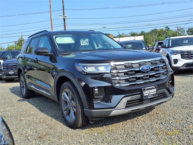 2025 Ford Explorer Active's photo