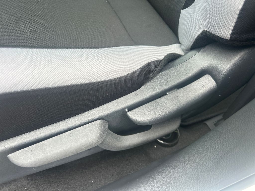 2025 Nissan Versa 1.6 S photo 11