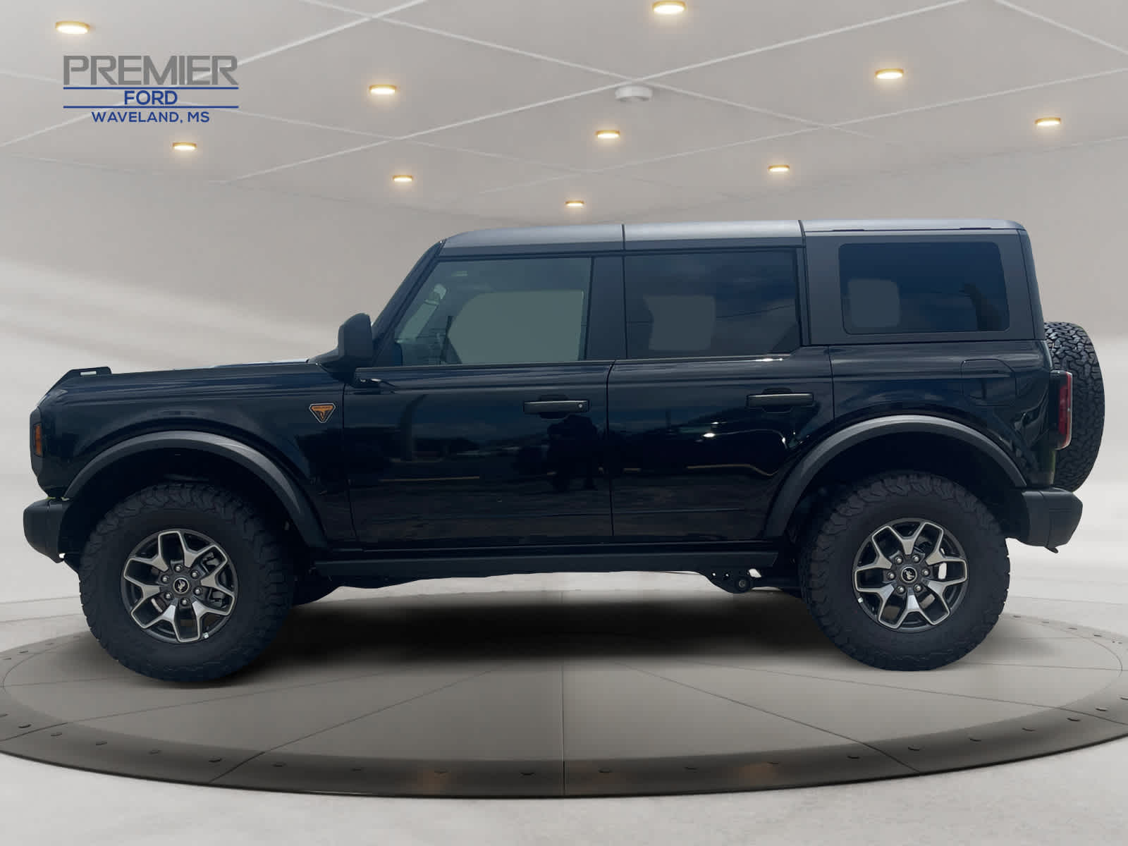 2025 Ford Bronco Badlands photo 2