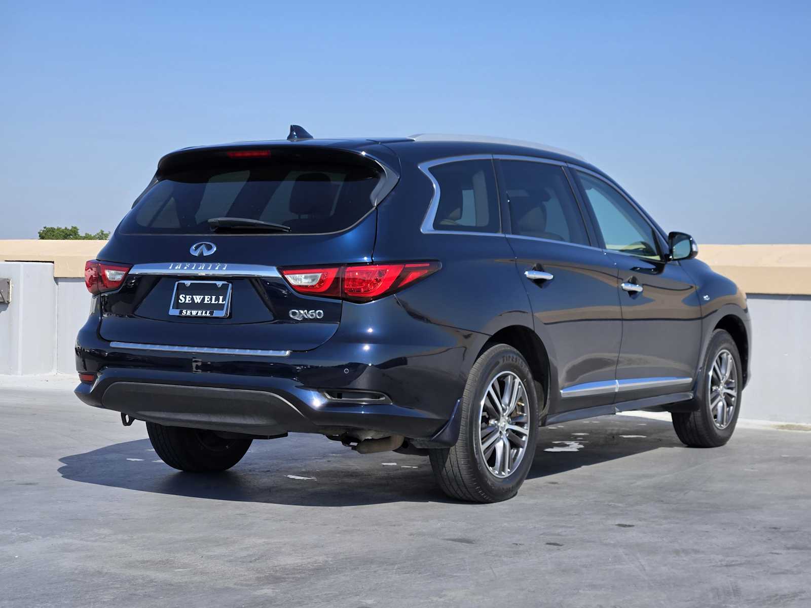 2017 Infiniti QX60 photo 3