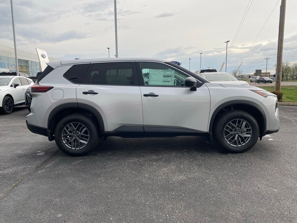 2025 Nissan Rogue S photo 3