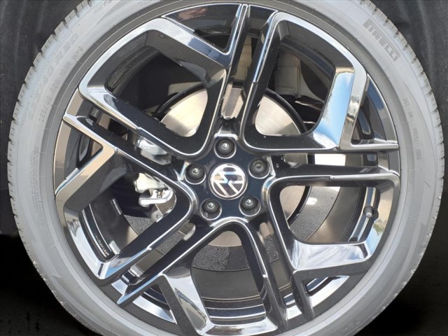 2026 Volkswagen Tiguan SE photo 2