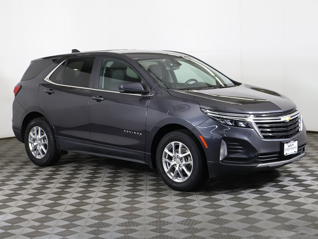 2022 Chevrolet Equinox LT photo 2