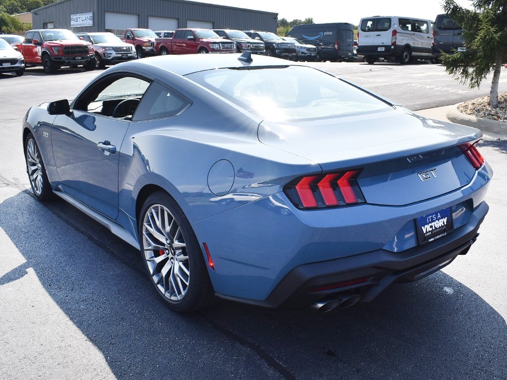 2025 Ford Mustang GT Premium photo 3