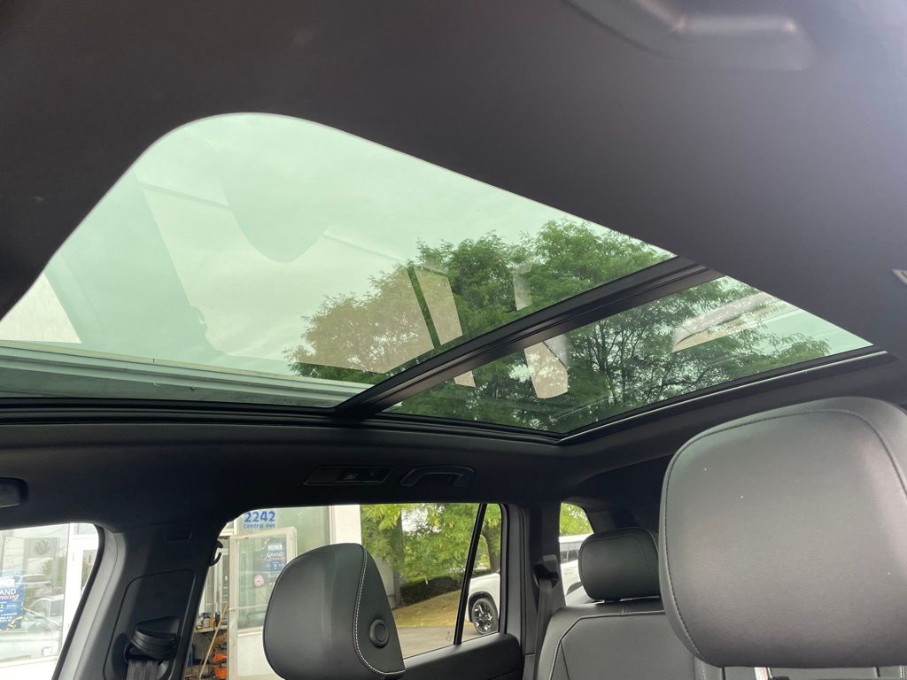 2023 Volkswagen Tiguan SE R-Line Black photo 12