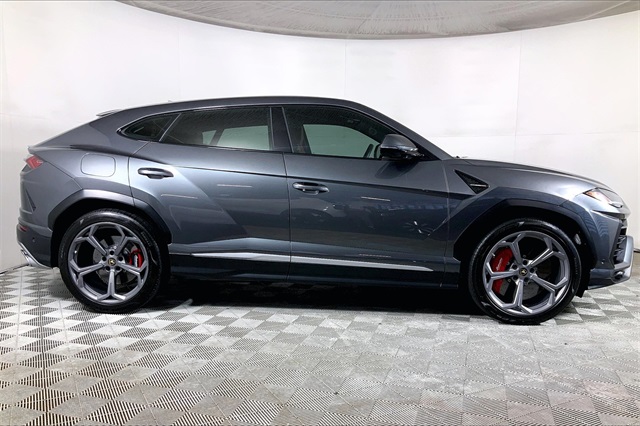 2019 Lamborghini Urus Base photo 8