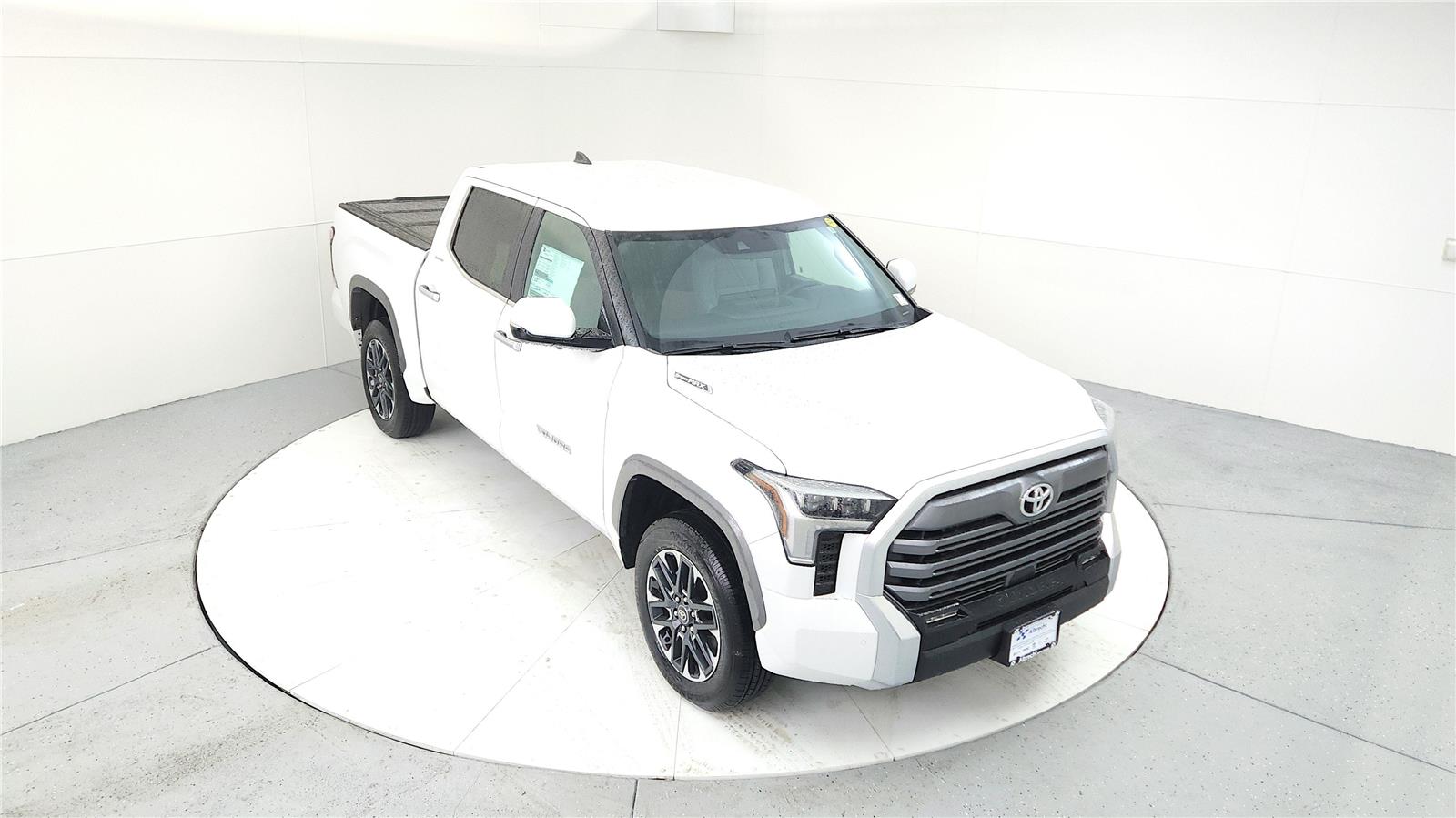 2025 Toyota Tundra Limited CrewMax photo 13