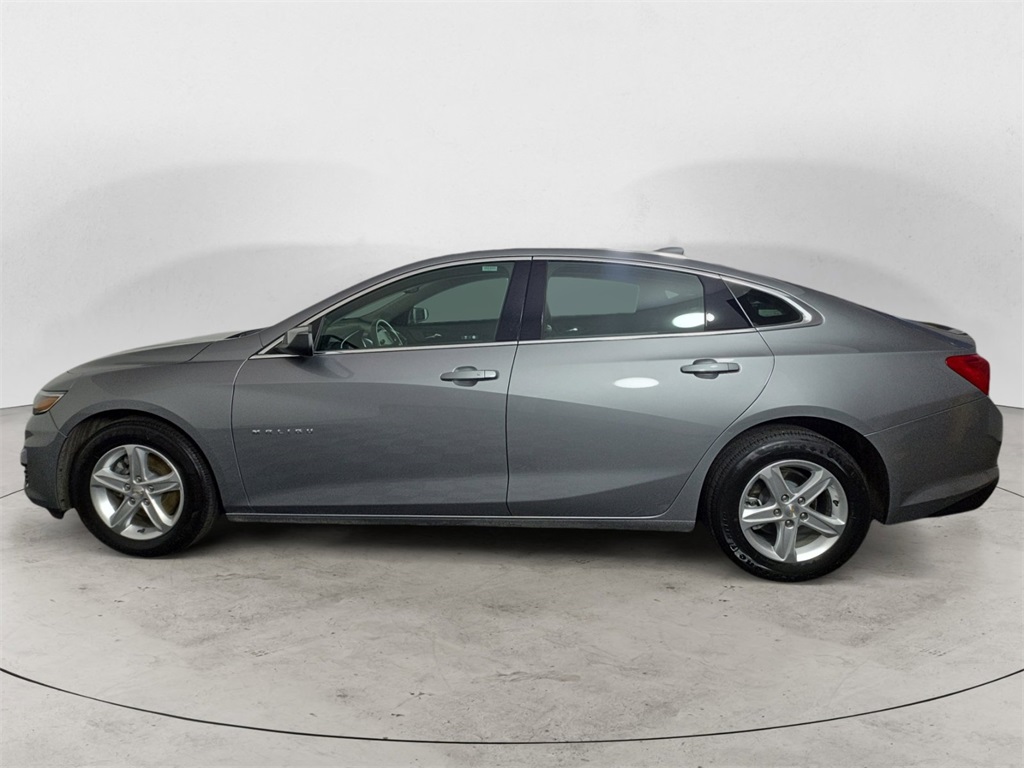 2024 Chevrolet Malibu 1LT photo 2
