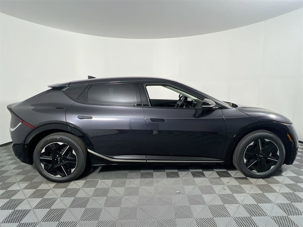 2025 Kia EV6 Wind photo 2