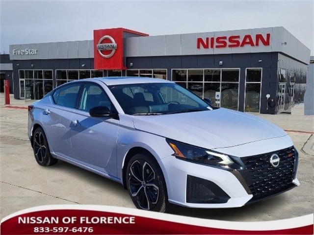 2025 Nissan Altima SR's photo