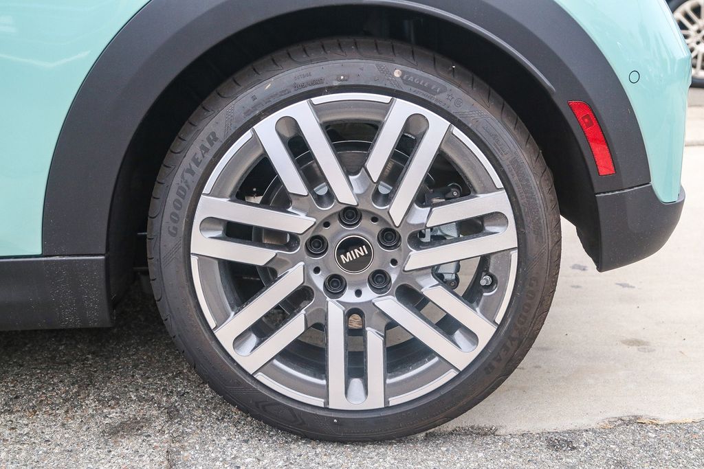 2026 Mini Cooper 2 Door Hardtop Signature photo 9