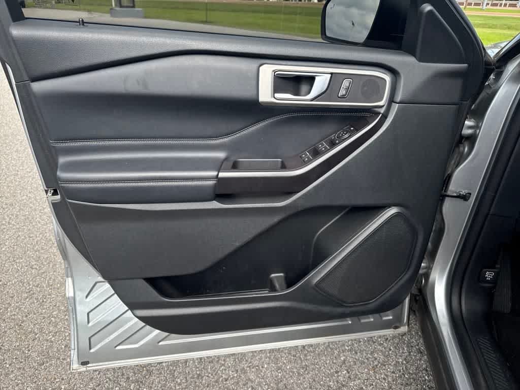 2020 Ford Explorer XLT photo 10