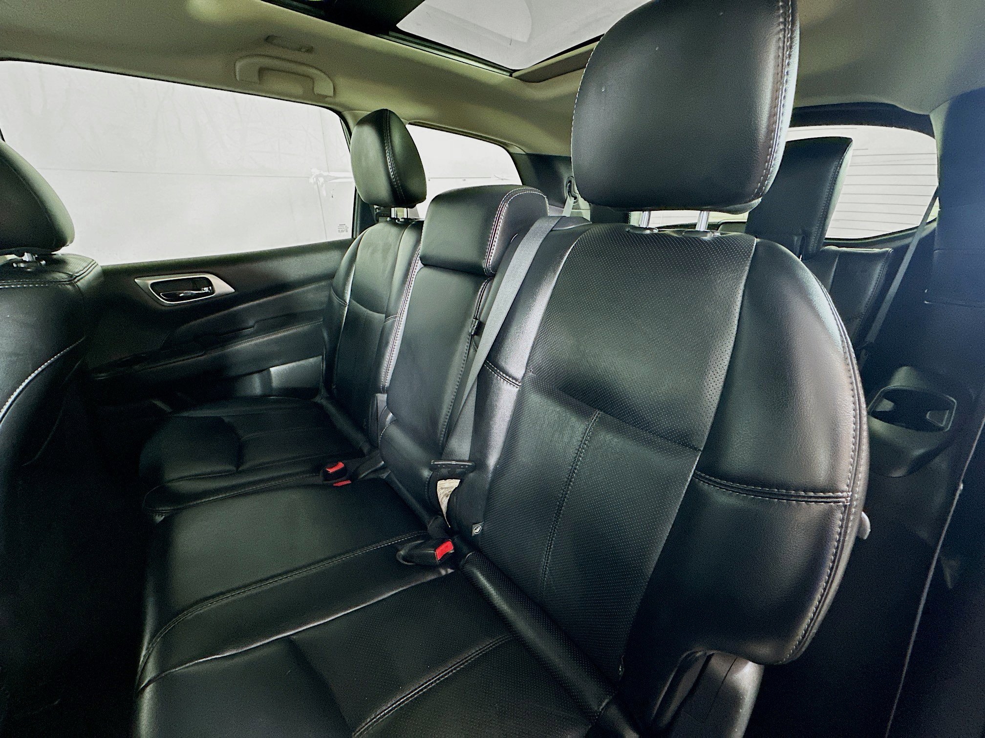 2015 Nissan Pathfinder Platinum photo 23