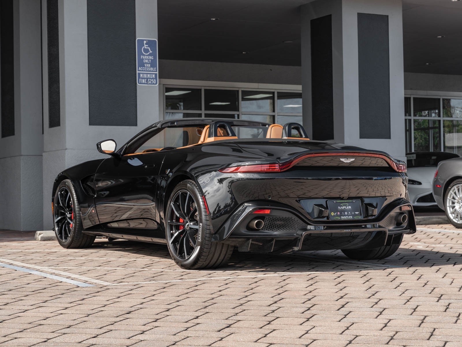 2021 Aston Martin Vantage photo 35