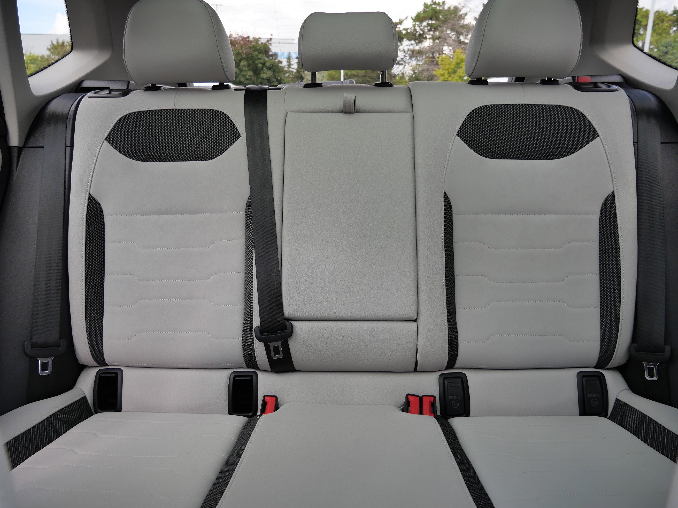 2025 Volkswagen Taos SE photo 13
