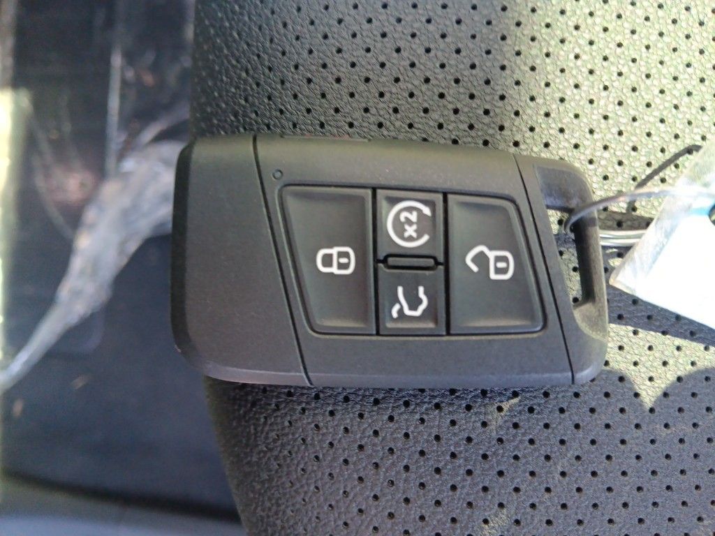 2025 Volkswagen Atlas Cross Sport SE Technology photo 26