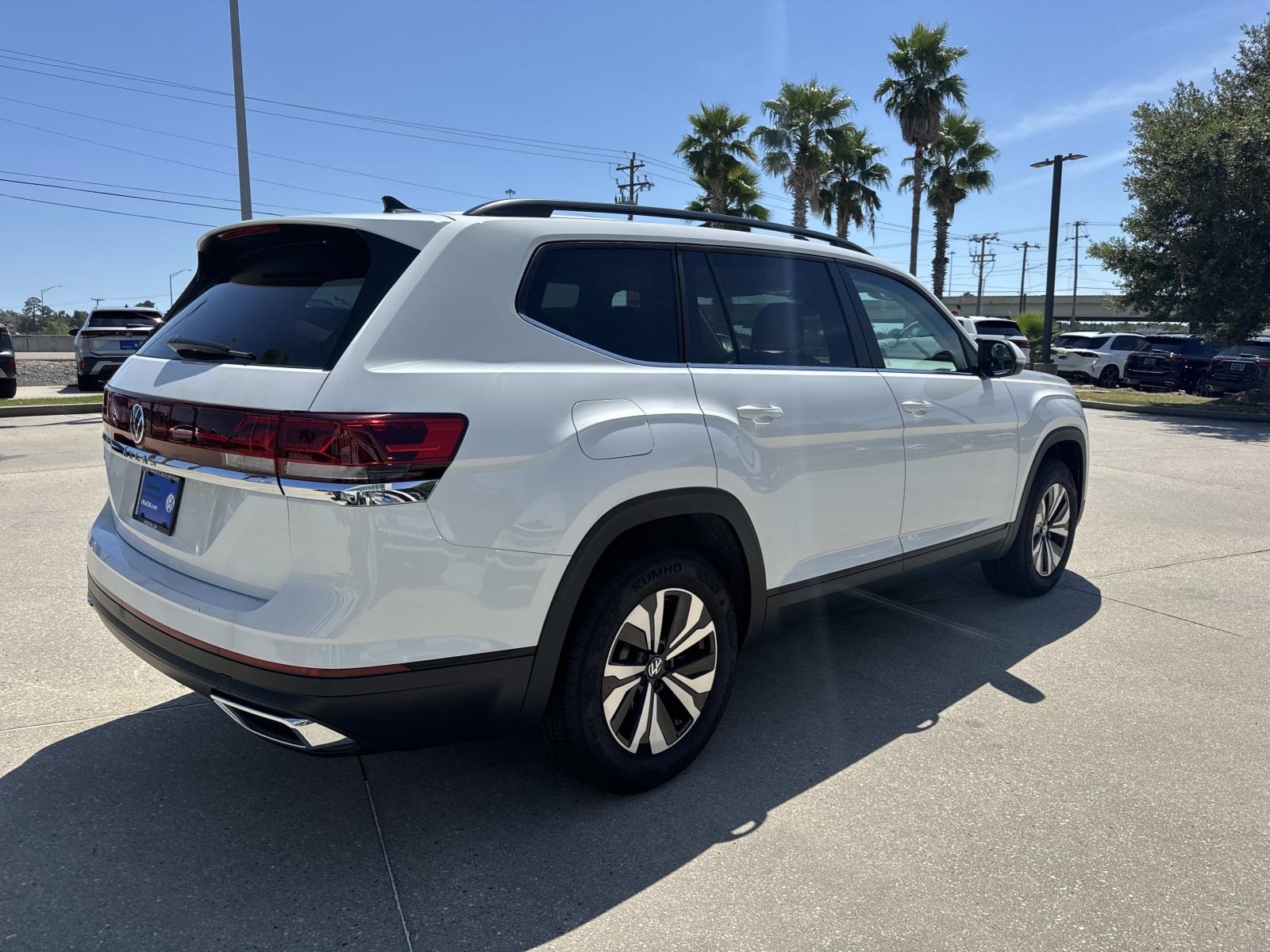 2025 Volkswagen Atlas SE photo 4
