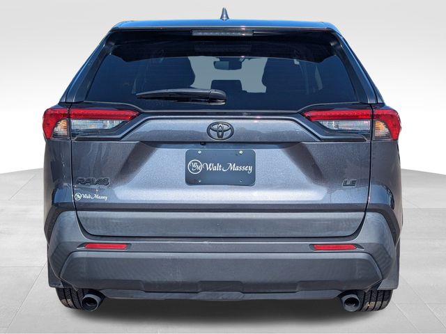 2022 Toyota RAV4 LE photo 2