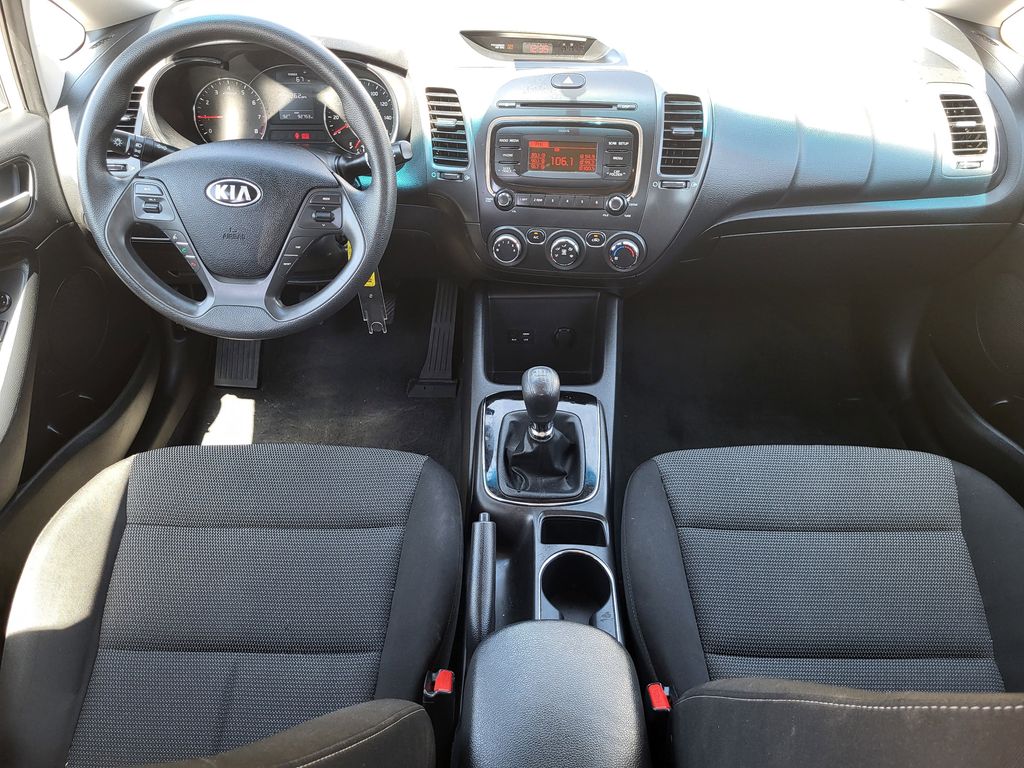 2017 Kia Forte LX Base photo 15