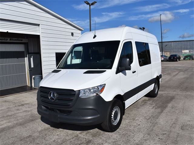 2023 Mercedes-Benz Sprinter Crew Van Base's photo