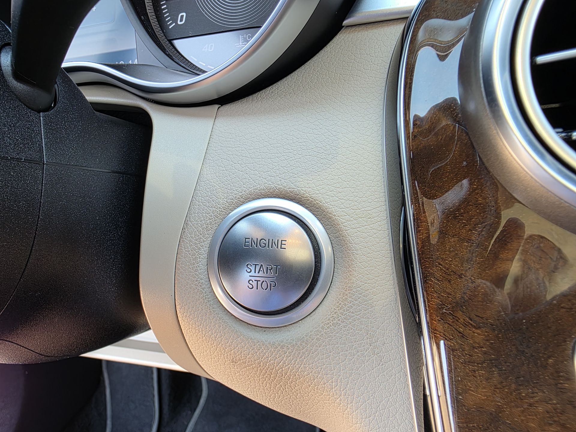 2016 Mercedes Benz C 300 photo 16