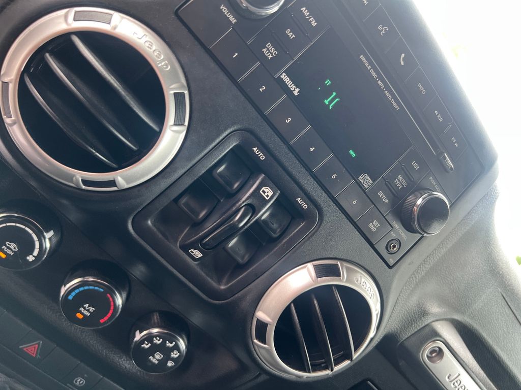 2018 Jeep Wrangler Unlimited Rubicon photo 10