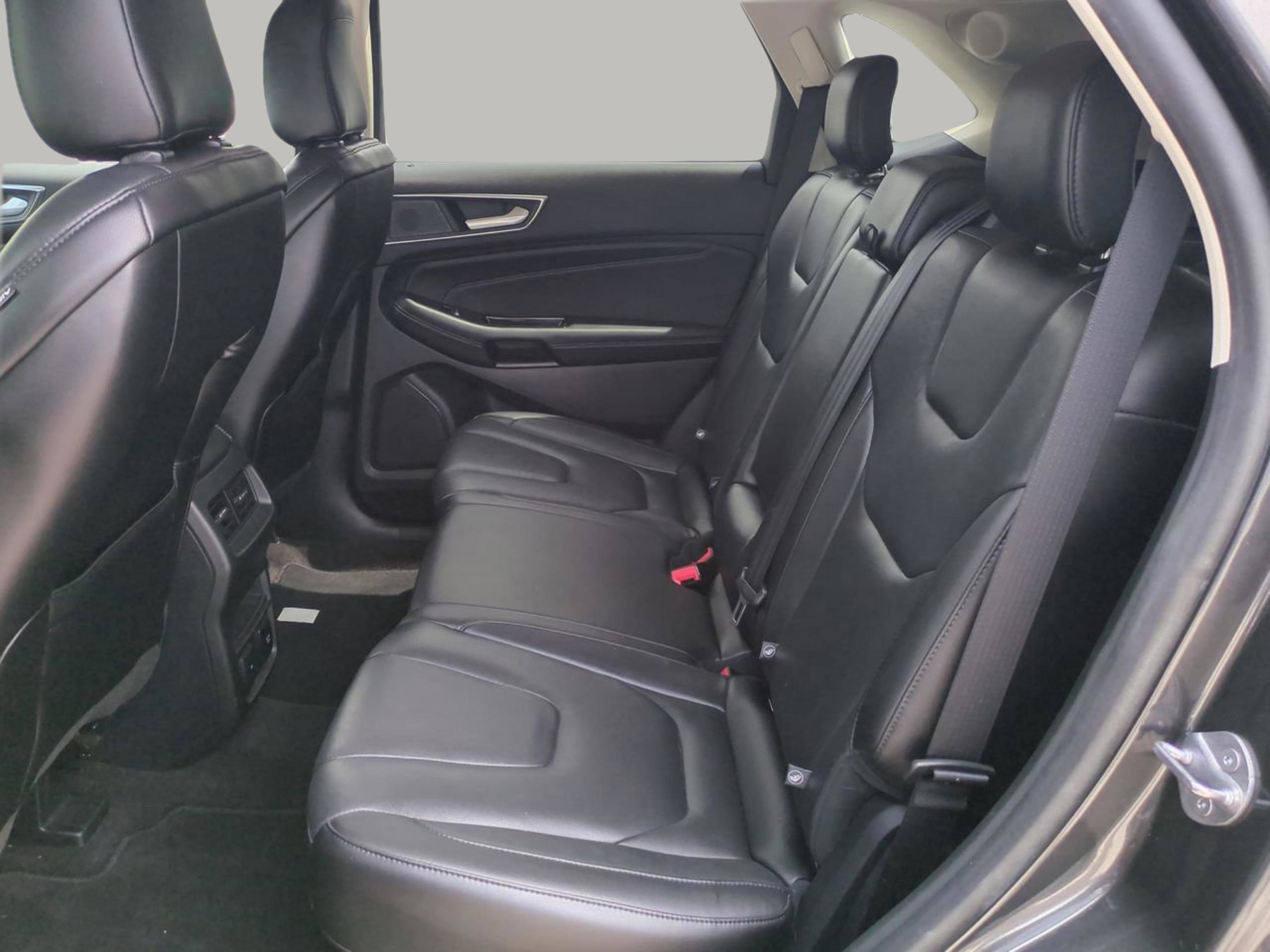 2020 Ford Edge Titanium photo 22
