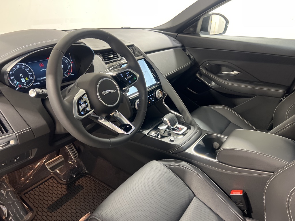 2024 Jaguar E-PACE R-Dynamic SE photo 10