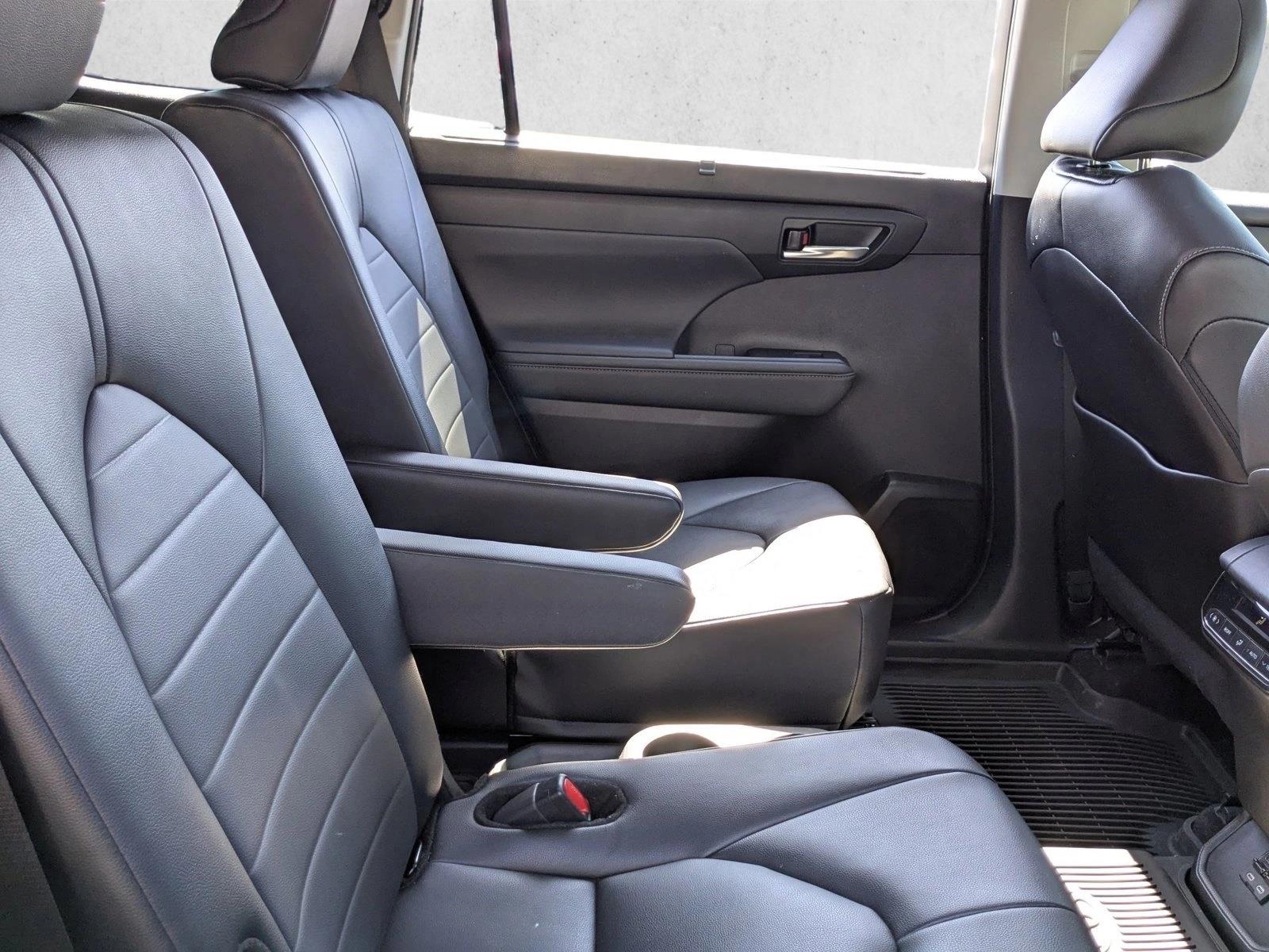 2024 Toyota Highlander Hybrid XLE photo 17