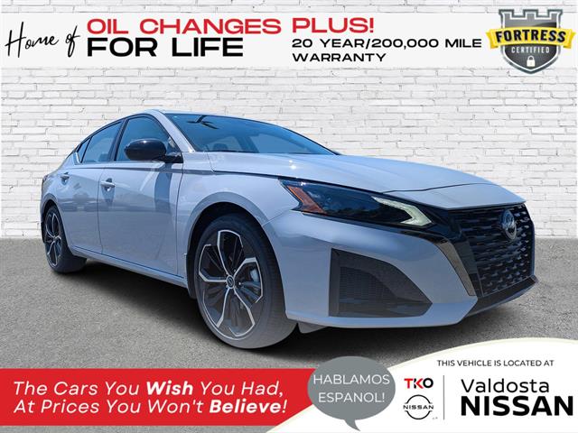 2025 Nissan Altima SR's photo