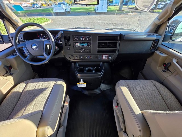 2025 Chevrolet Express Cargo 3500 photo 2
