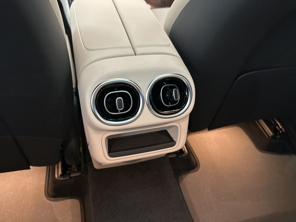2026 Mercedes Benz GLC 300 photo 17