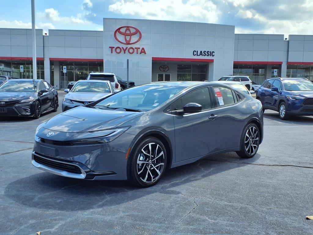 2025 Toyota Prius XSE's photo