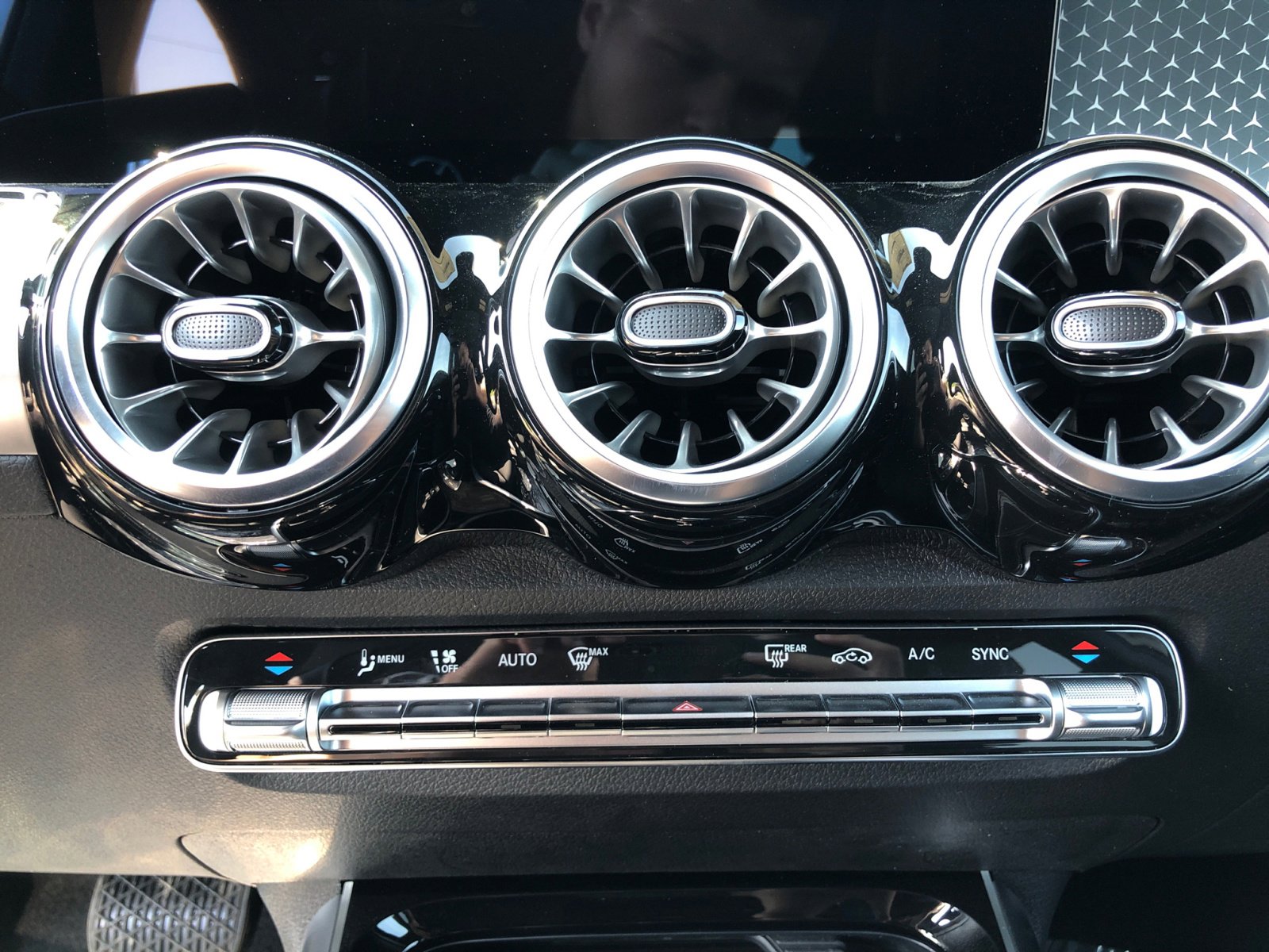2025 Mercedes Benz GLB 250 4MATIC photo 22