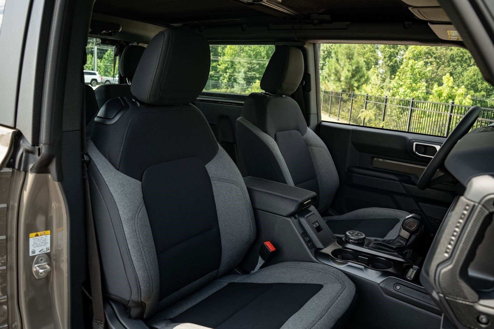 2025 Ford Bronco Base photo 18