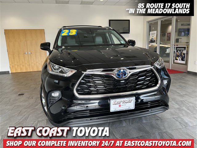 2023 Toyota Highlander Limited's photo