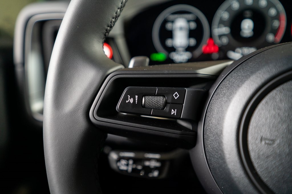 2025 Porsche Cayenne photo 30