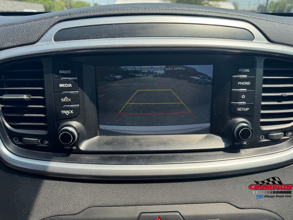 2019 Kia Sorento LX photo 19