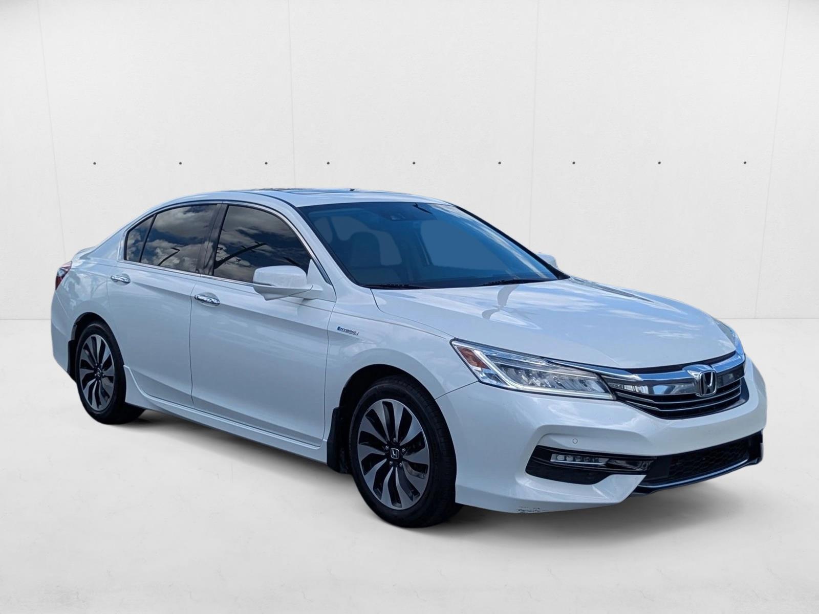 2017 Honda Accord Hybrid Touring photo 3
