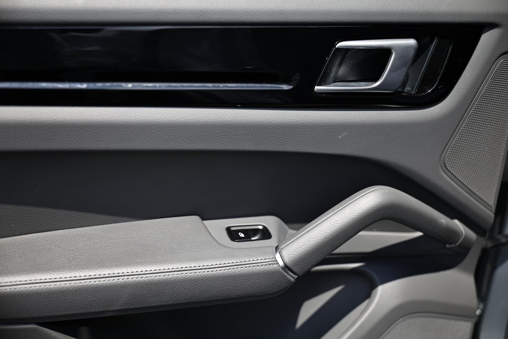2022 Porsche Cayenne Base photo 25