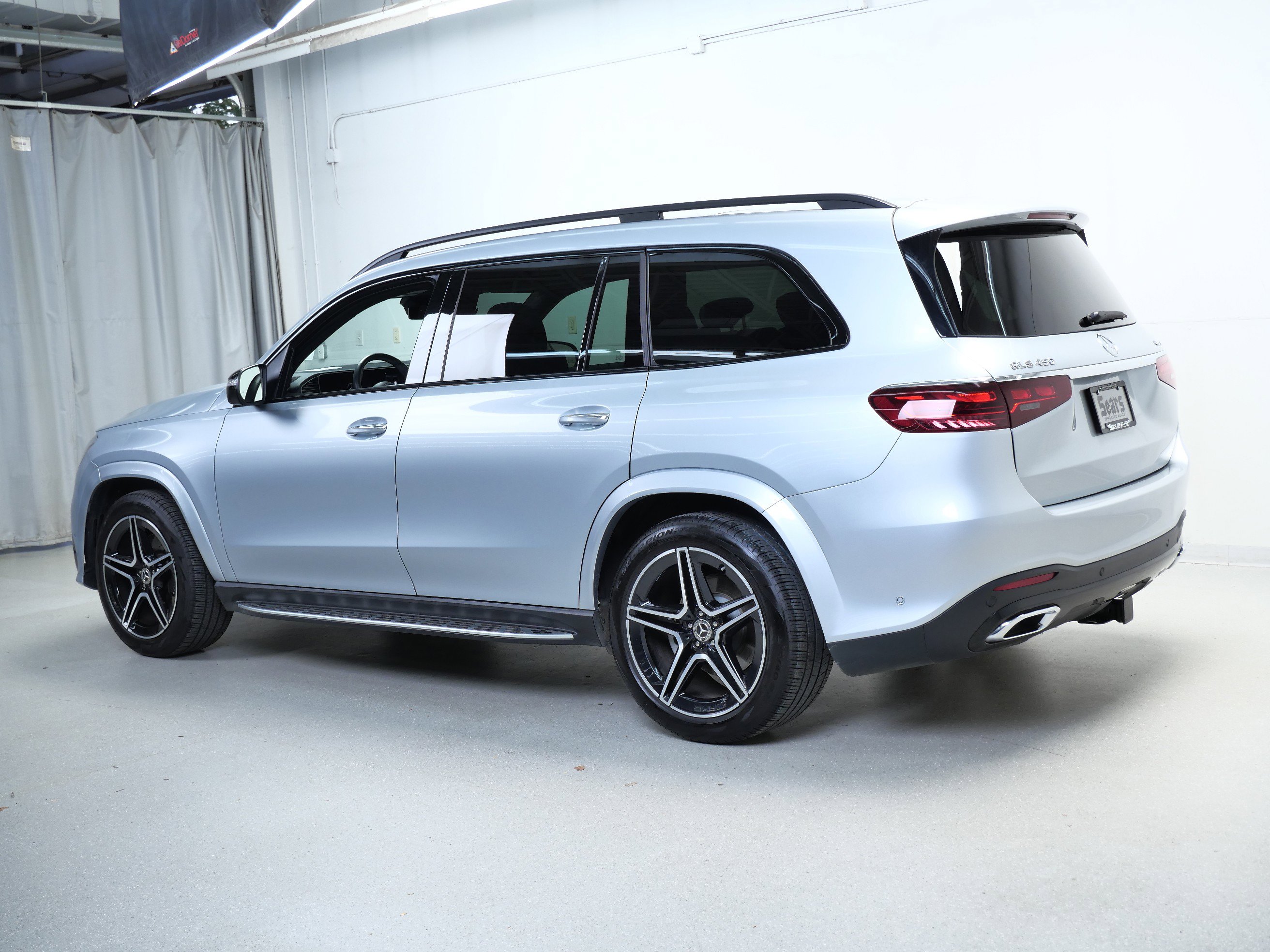 2025 Mercedes Benz GLS 450 4MATIC photo 10