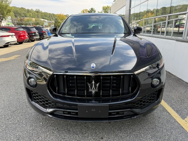 2024 Maserati Levante Modena S photo 2
