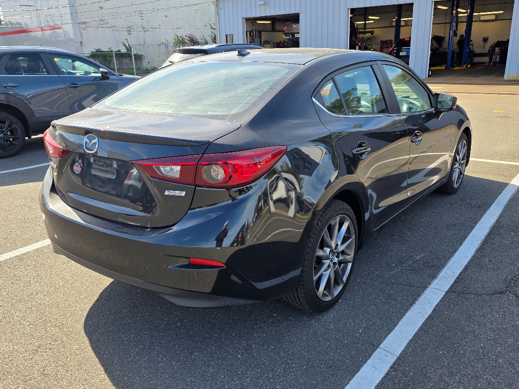 2018 Mazda Mazda3 Touring photo 3