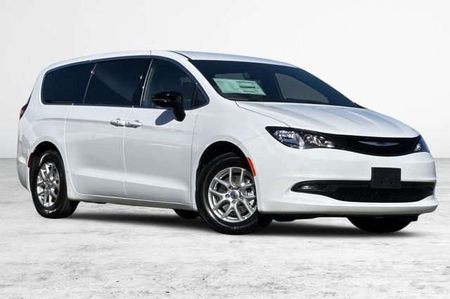 2025 Chrysler Voyager LX photo 2