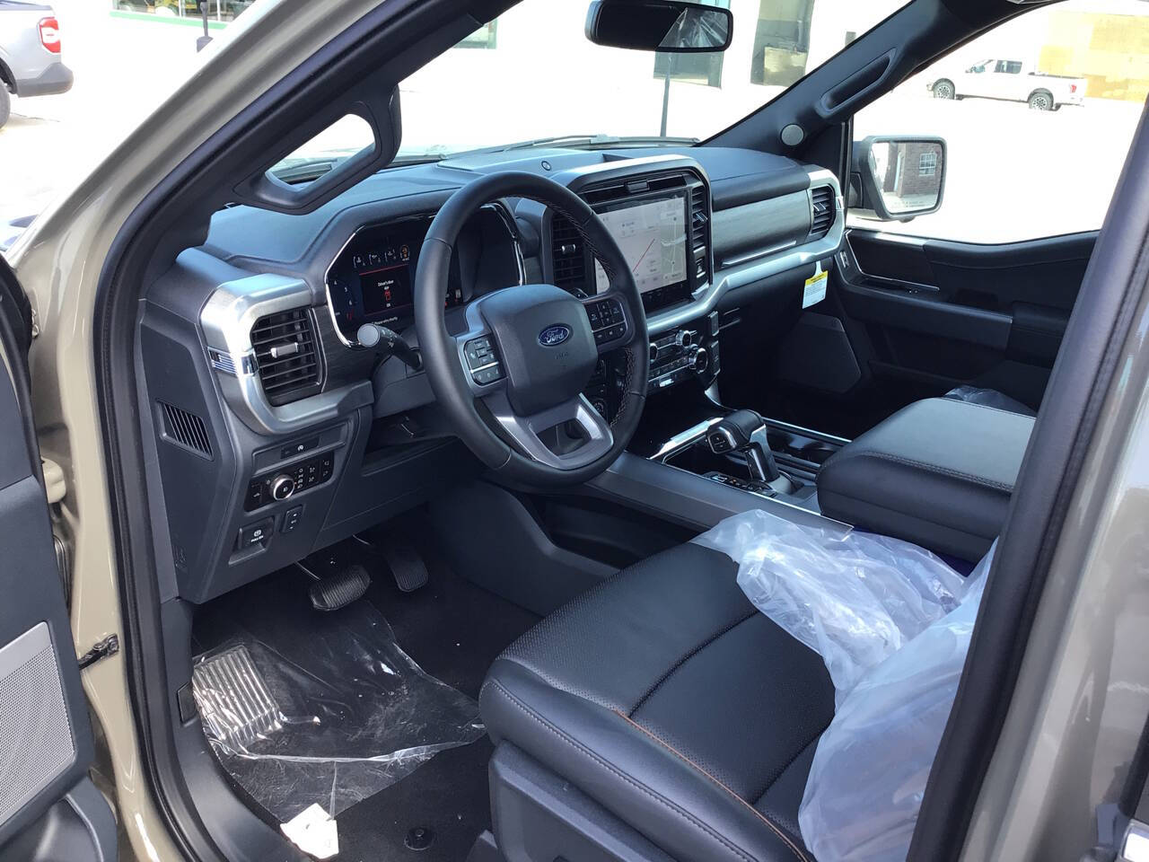 2025 Ford F-150 Lariat photo 8